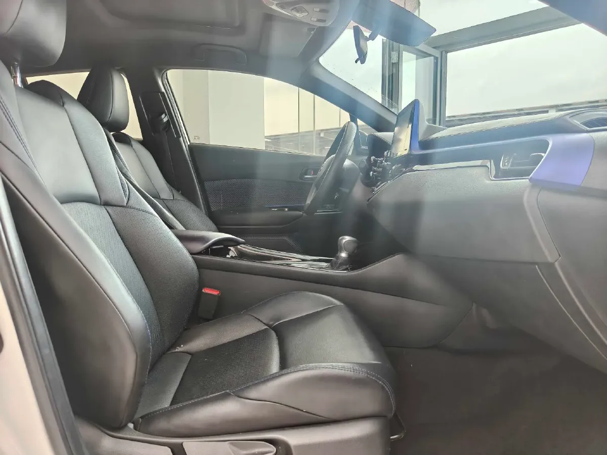 2020 Toyota C-HR 2.0L 171HP L4 CVT,autocango,china used car exporter,china ev exporter,chinese used car exporter,chinese used ev exporter