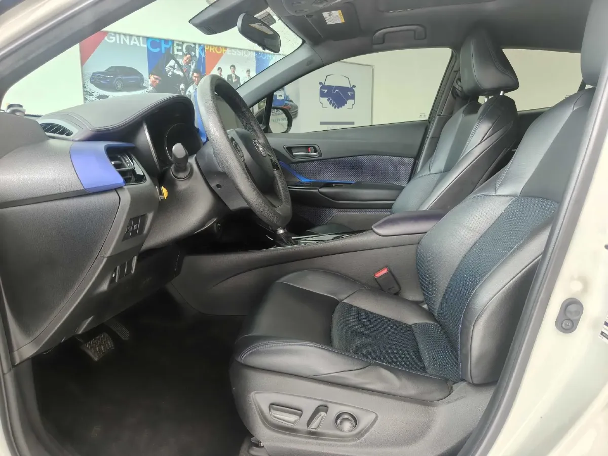 2020 Toyota C-HR 2.0L 171HP L4 CVT,autocango,china used car exporter,china ev exporter,chinese used car exporter,chinese used ev exporter