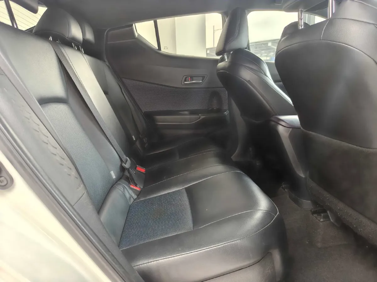 2020 Toyota C-HR 2.0L 171HP L4 CVT,autocango,china used car exporter,china ev exporter,chinese used car exporter,chinese used ev exporter