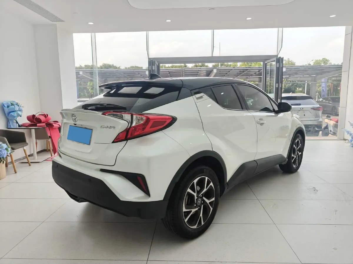 2020 Toyota C-HR 2.0L 171HP L4 CVT,autocango,china used car exporter,china ev exporter,chinese used car exporter,chinese used ev exporter