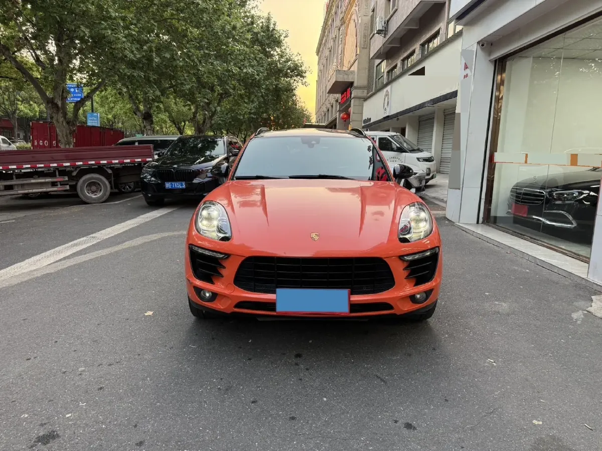 2017 YuTong T7 6.0L 316HP V8 6AT,autocango,china used car exporter,china ev exporter,chinese used car exporter,chinese used ev exporter