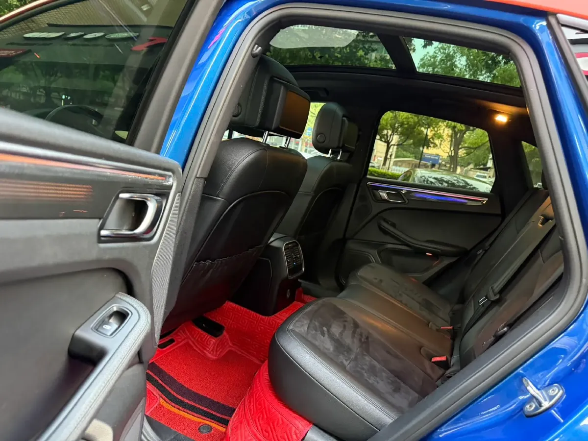 2017 YuTong T7 6.0L 316HP V8 6AT,autocango,china used car exporter,china ev exporter,chinese used car exporter,chinese used ev exporter