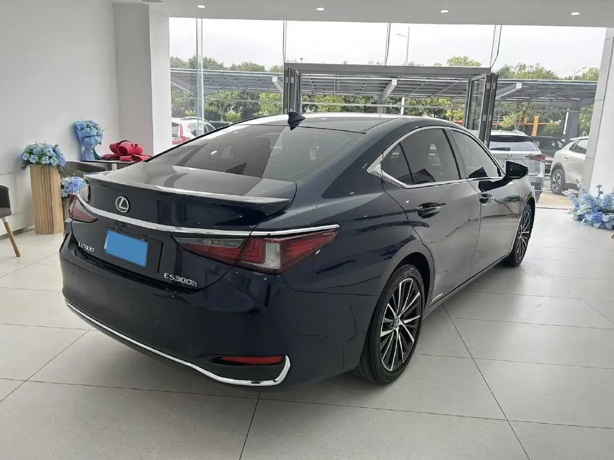 2021 Lexus ES 2.5L 178HP L4 E-CVT Hybrid,autocango,china used car exporter,china ev exporter,chinese used car exporter,chinese used ev exporter