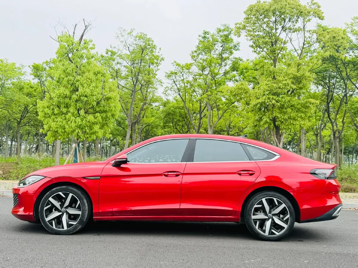 2022 Skoda Superb 2.0T 186HP L4 7DCT,autocango,china used car exporter,china ev exporter,chinese used car exporter,chinese used ev exporter