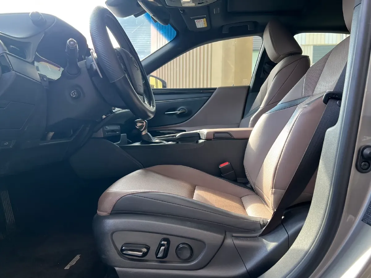 2021 Lexus ES 2.5L 178HP L4 E-CVT Hybrid,autocango,china used car exporter,china ev exporter,chinese used car exporter,chinese used ev exporter