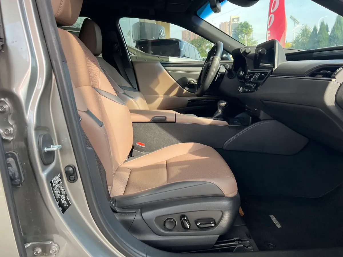 2021 Lexus ES 2.5L 178HP L4 E-CVT Hybrid,autocango,china used car exporter,china ev exporter,chinese used car exporter,chinese used ev exporter