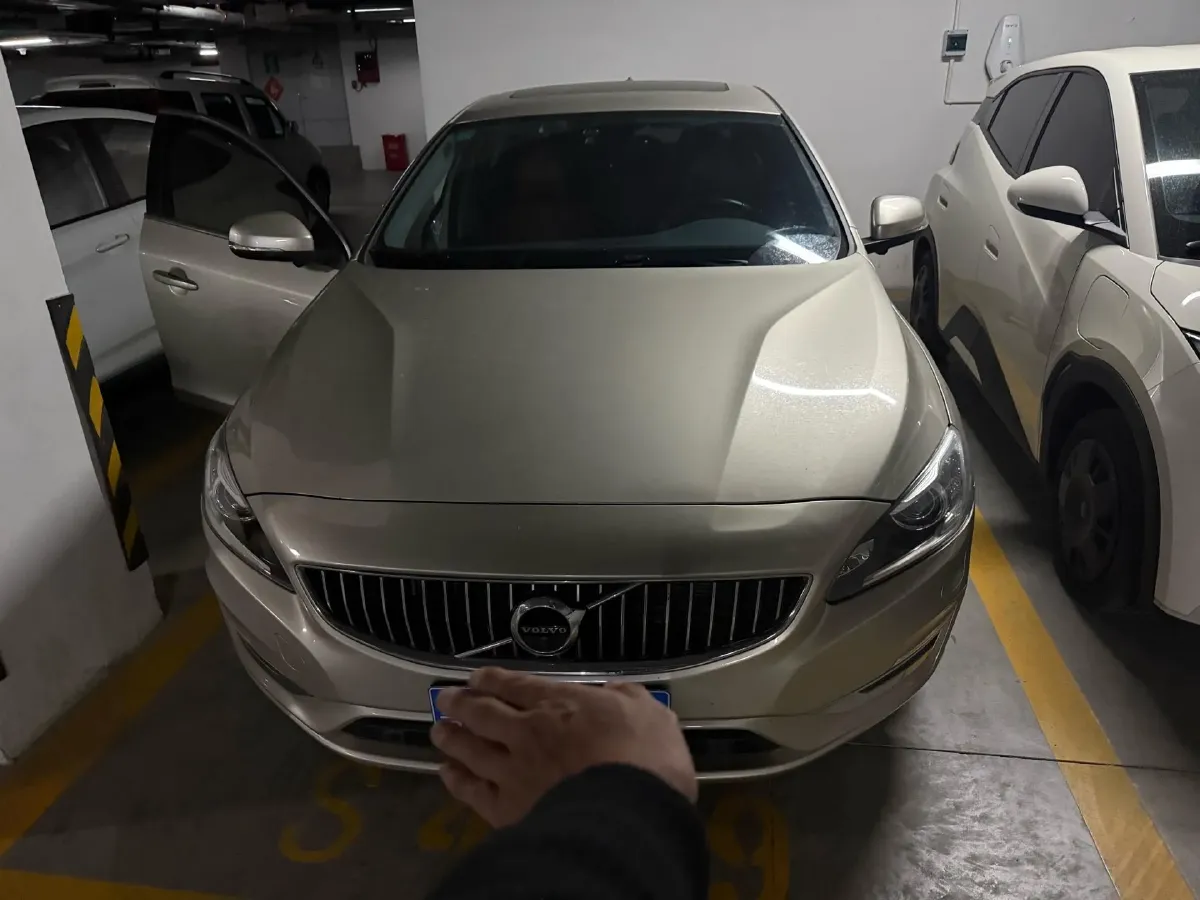 2019 Volvo S60 2.0T 245HP L4 8AT,autocango,china used car exporter,china ev exporter,chinese used car exporter,chinese used ev exporter