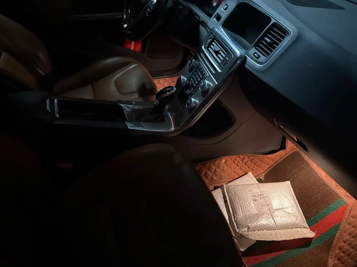 2019 Volvo S60 2.0T 245HP L4 8AT,autocango,china used car exporter,china ev exporter,chinese used car exporter,chinese used ev exporter