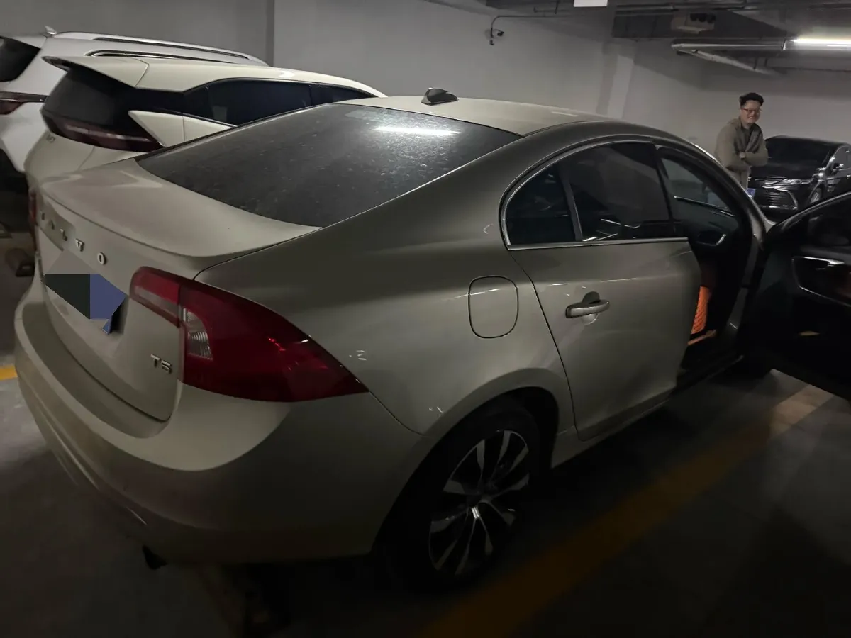 2019 Volvo S60 2.0T 245HP L4 8AT,autocango,china used car exporter,china ev exporter,chinese used car exporter,chinese used ev exporter