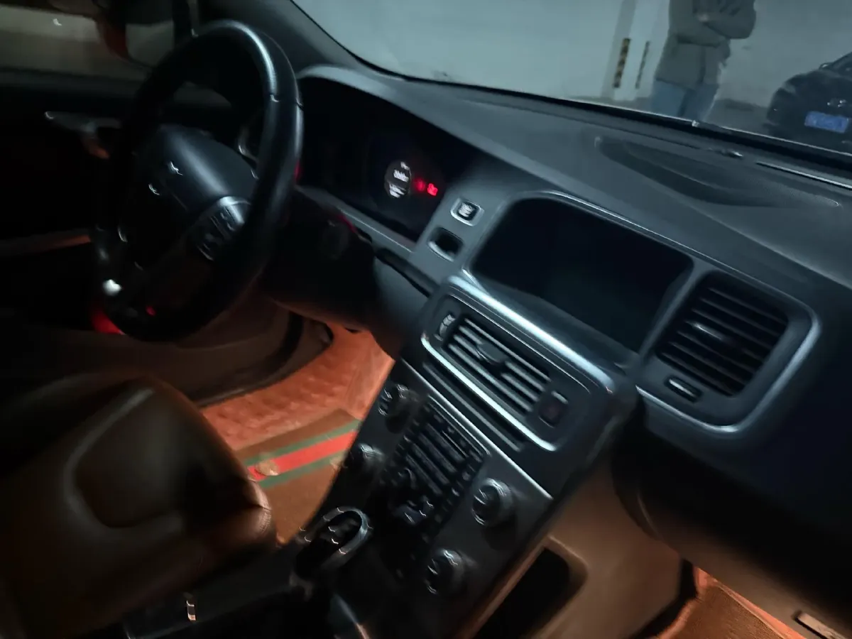 2019 Volvo S60 2.0T 245HP L4 8AT,autocango,china used car exporter,china ev exporter,chinese used car exporter,chinese used ev exporter