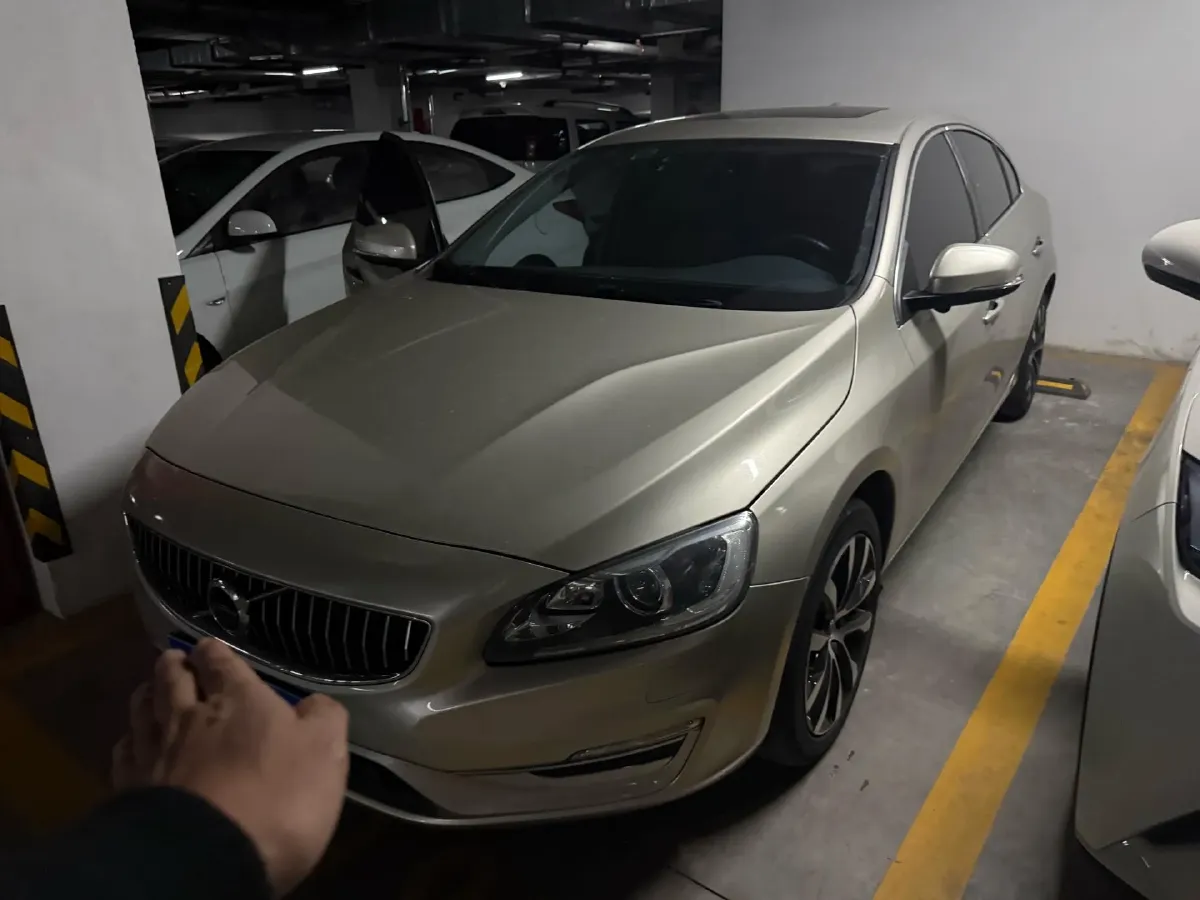 2019 Volvo S60 2.0T 245HP L4 8AT,autocango,china used car exporter,china ev exporter,chinese used car exporter,chinese used ev exporter