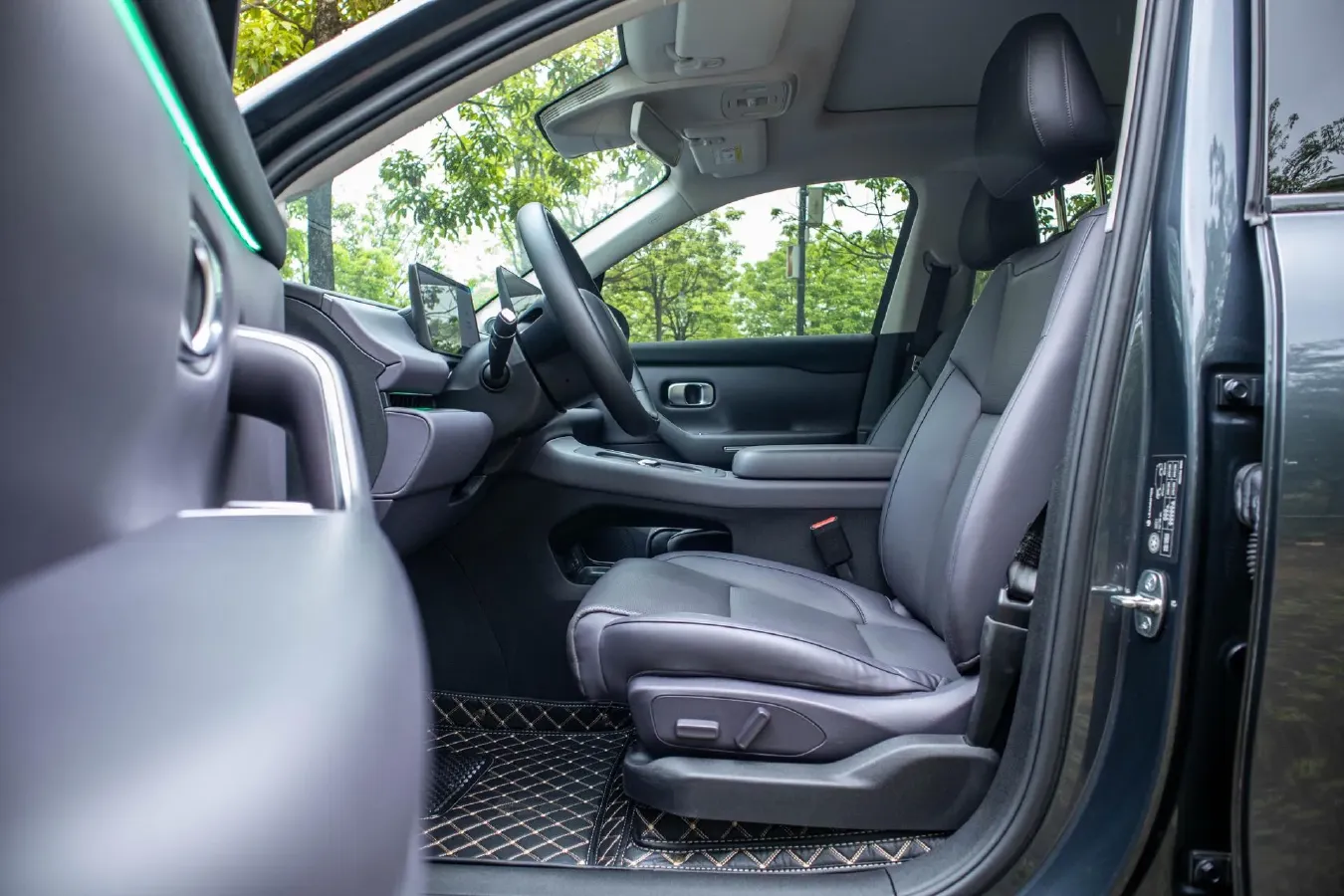 2024 Leapmotor C10 1.5L 95HP L4 REEV 28.4KWH,autocango,china used car exporter,china ev exporter,chinese used car exporter,chinese used ev exporter