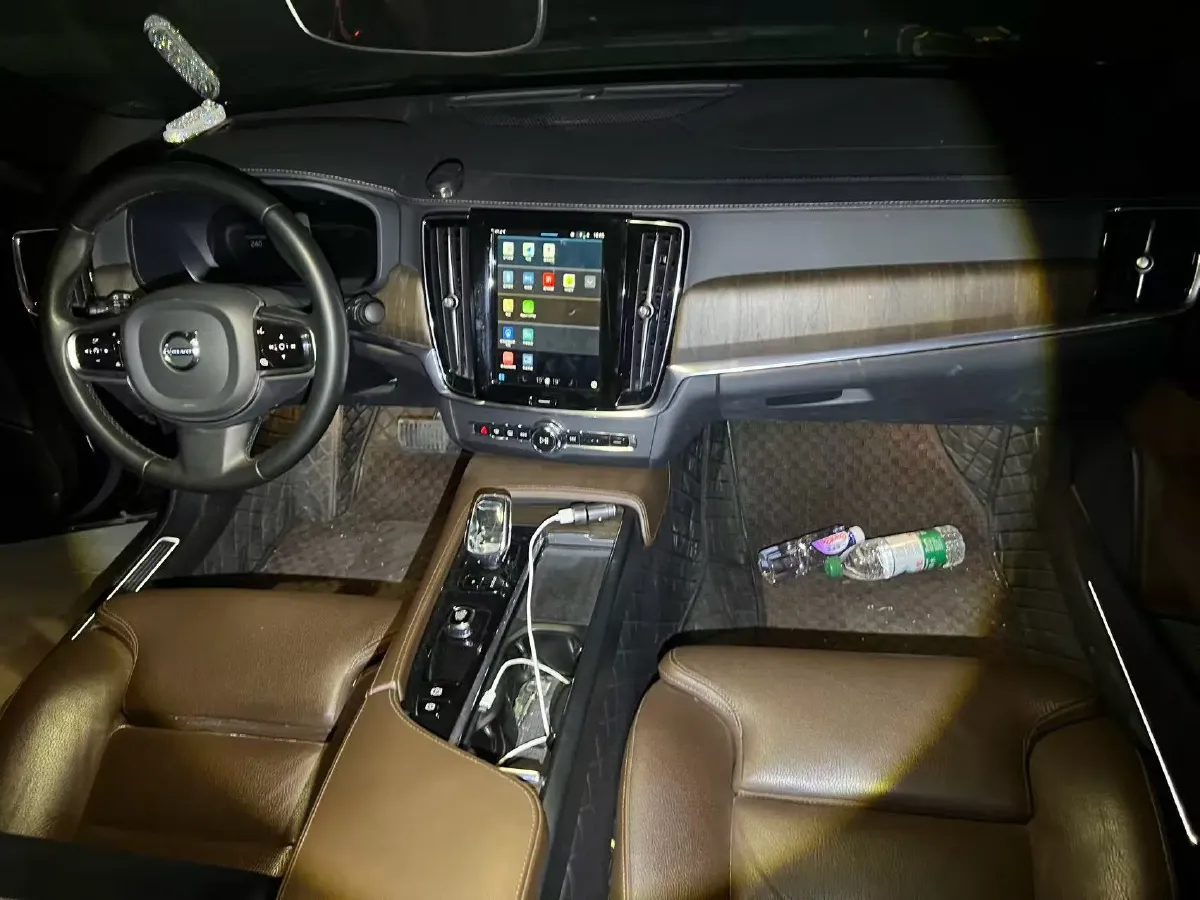 2023 Volvo S90 2.0T 250HP L4 8AT,autocango,china used car exporter,china ev exporter,chinese used car exporter,chinese used ev exporter