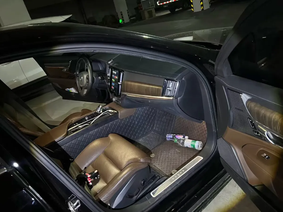 2023 Volvo S90 2.0T 250HP L4 8AT,autocango,china used car exporter,china ev exporter,chinese used car exporter,chinese used ev exporter