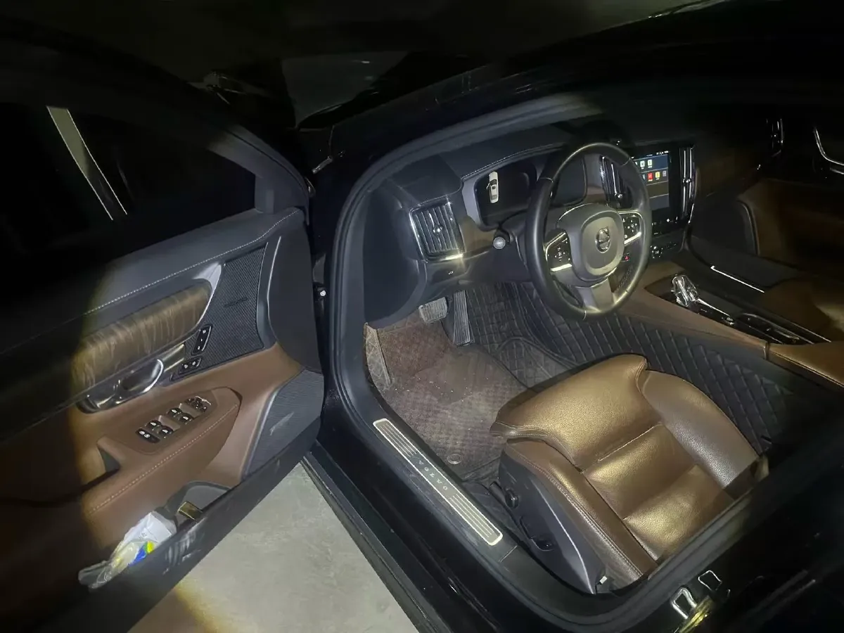 2023 Volvo S90 2.0T 250HP L4 8AT,autocango,china used car exporter,china ev exporter,chinese used car exporter,chinese used ev exporter