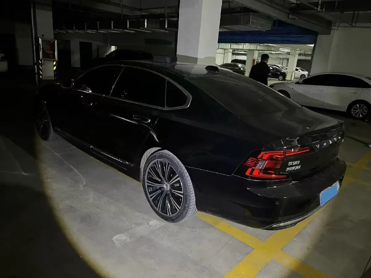 2023 Volvo S90 2.0T 250HP L4 8AT,autocango,china used car exporter,china ev exporter,chinese used car exporter,chinese used ev exporter