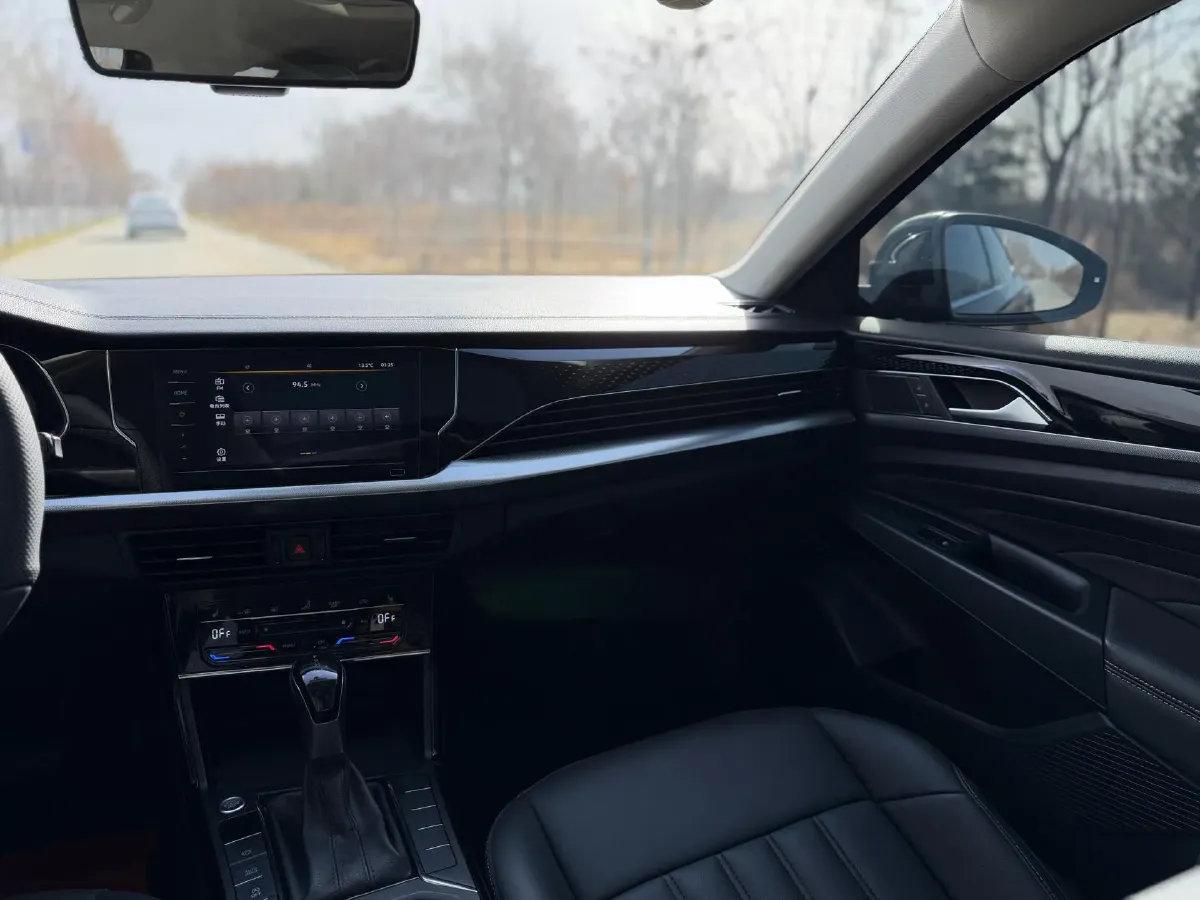 2023 Volkswagen Passat 1.4T 150HP L4 7DCT,autocango,china used car exporter,china ev exporter,chinese used car exporter,chinese used ev exporter