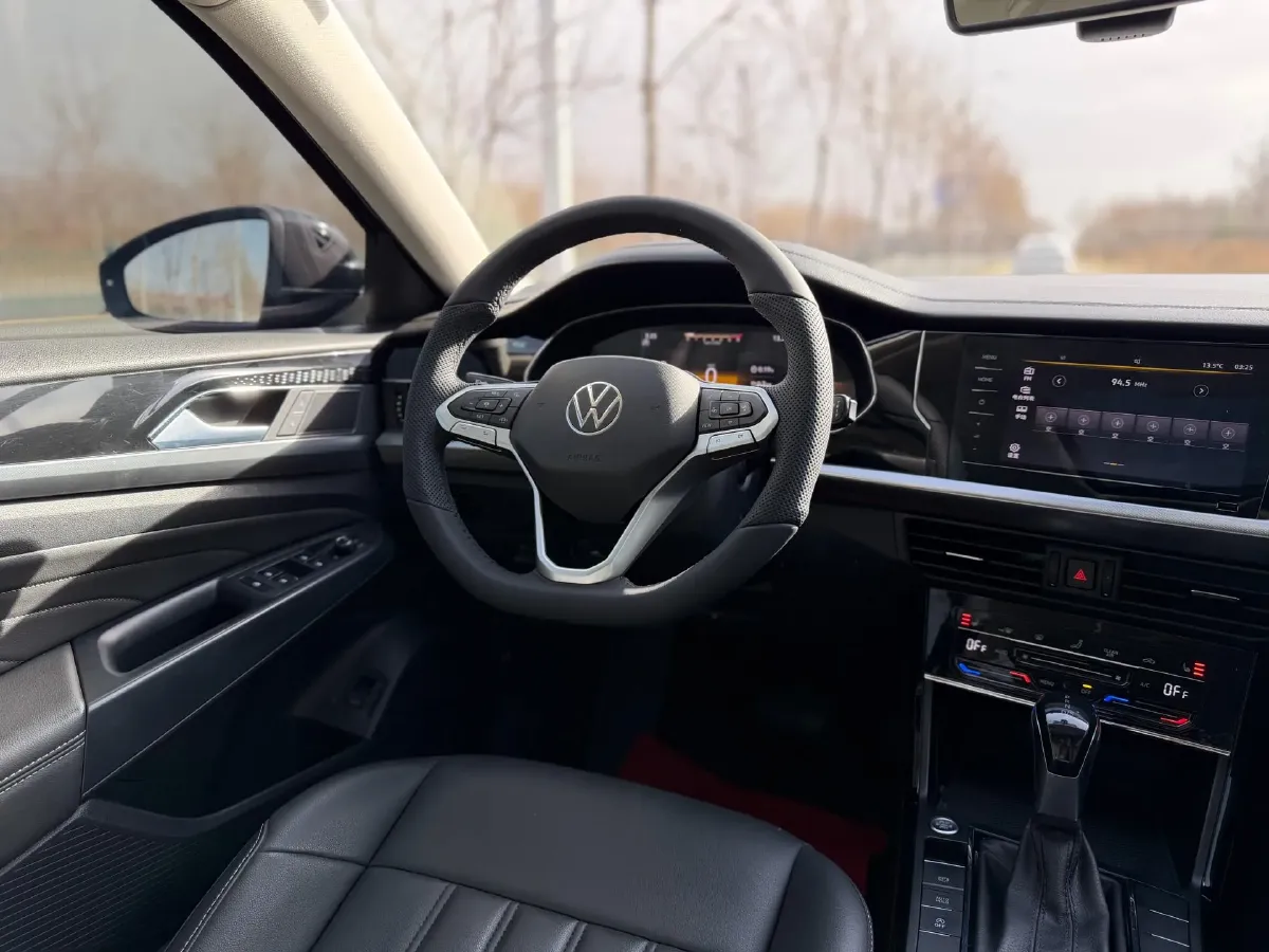 2023 Volkswagen Passat 1.4T 150HP L4 7DCT,autocango,china used car exporter,china ev exporter,chinese used car exporter,chinese used ev exporter