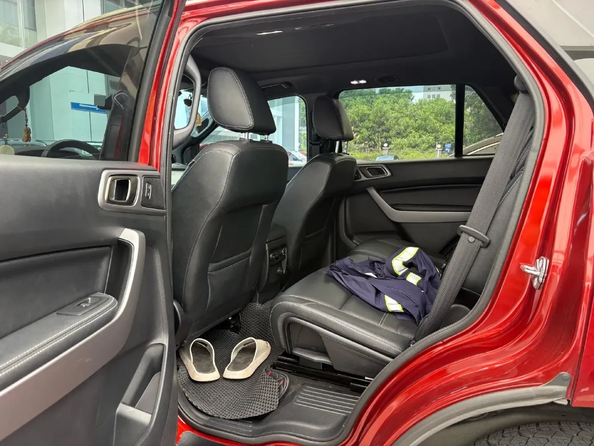 2017 Ford Everest 2.0T 245HP L4 6AT,autocango,china used car exporter,china ev exporter,chinese used car exporter,chinese used ev exporter