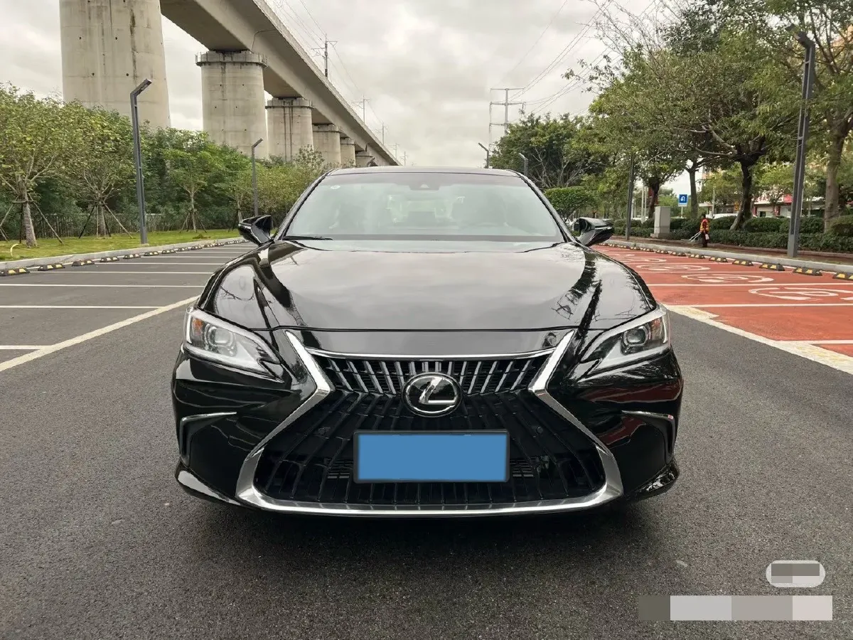 2023 Lexus ES 2.0L 173HP L4 CVT,autocango,china used car exporter,china ev exporter,chinese used car exporter,chinese used ev exporter