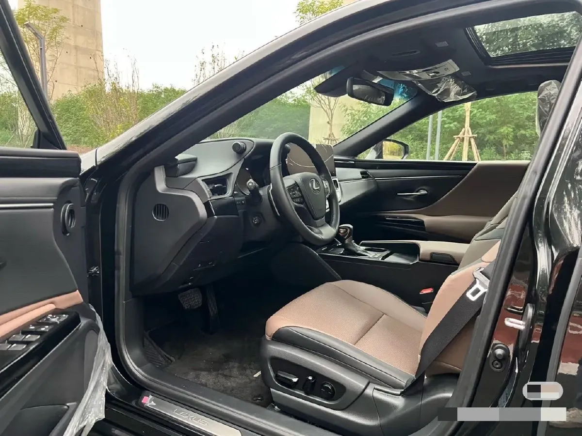 2023 Lexus ES 2.0L 173HP L4 CVT,autocango,china used car exporter,china ev exporter,chinese used car exporter,chinese used ev exporter