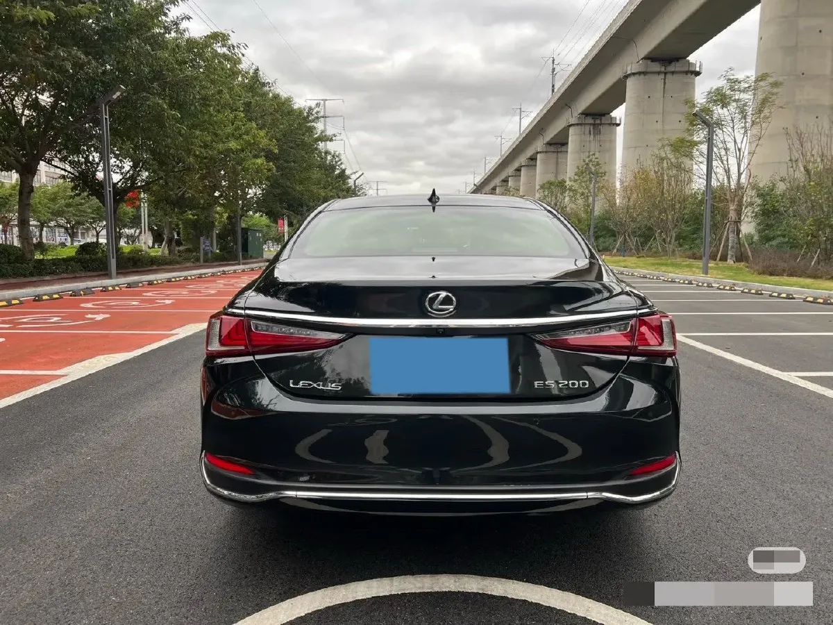 2023 Lexus ES 2.0L 173HP L4 CVT,autocango,china used car exporter,china ev exporter,chinese used car exporter,chinese used ev exporter