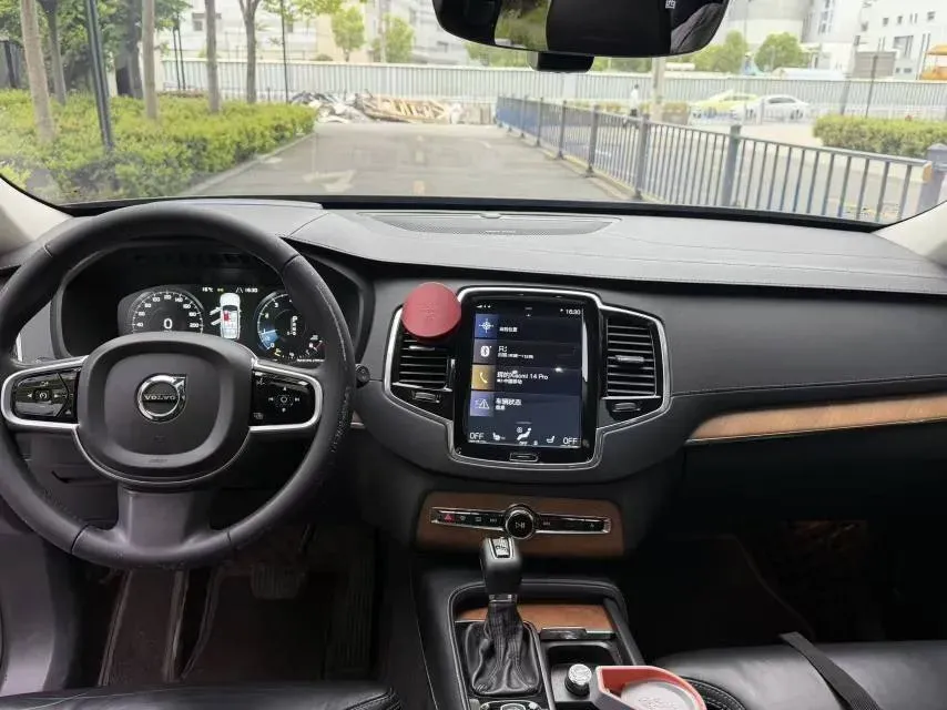 2019 Volvo XC90 2.0T 320HP L4 8AT,autocango,china used car exporter,china ev exporter,chinese used car exporter,chinese used ev exporter