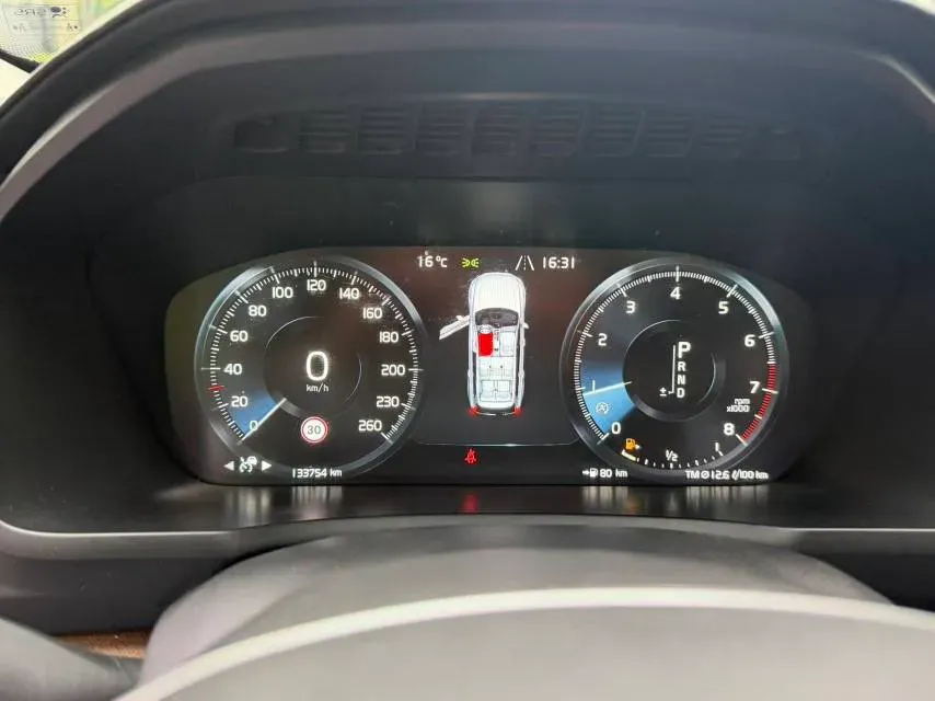 2019 Volvo XC90 2.0T 320HP L4 8AT,autocango,china used car exporter,china ev exporter,chinese used car exporter,chinese used ev exporter