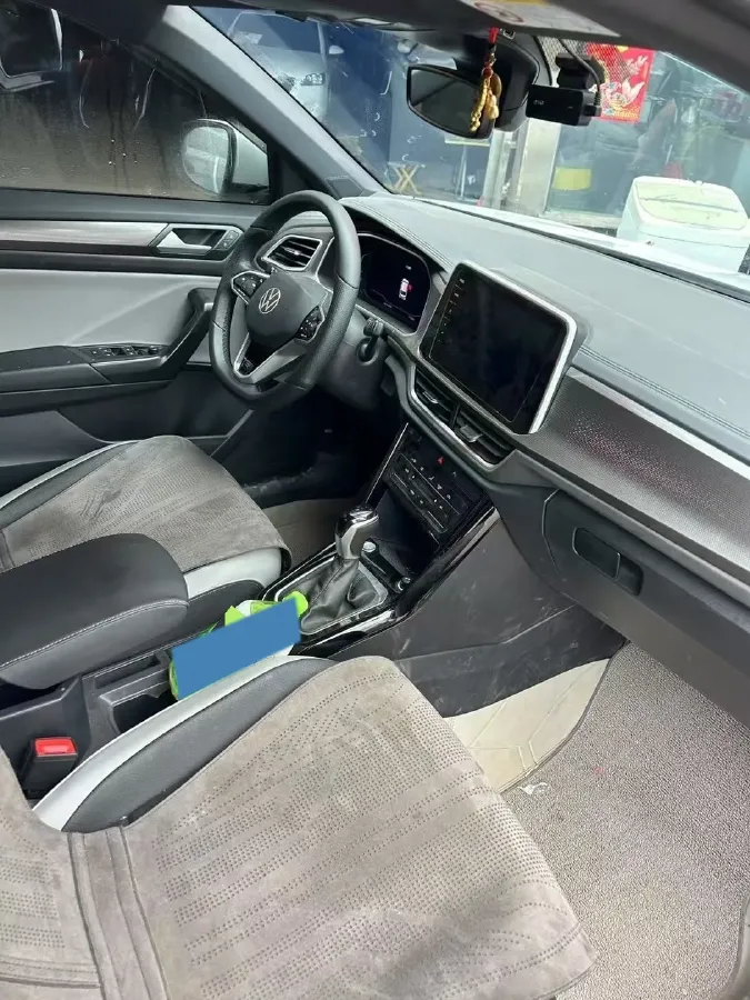 2025 Volkswagen T-Roc 1.5T 160HP L4 7DCT,autocango,china used car exporter,china ev exporter,chinese used car exporter,chinese used ev exporter