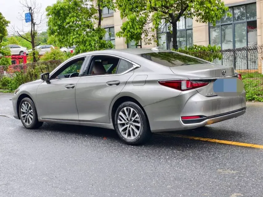 2024 Lexus ES 2.0L 173HP L4 CVT,autocango,china used car exporter,china ev exporter,chinese used car exporter,chinese used ev exporter