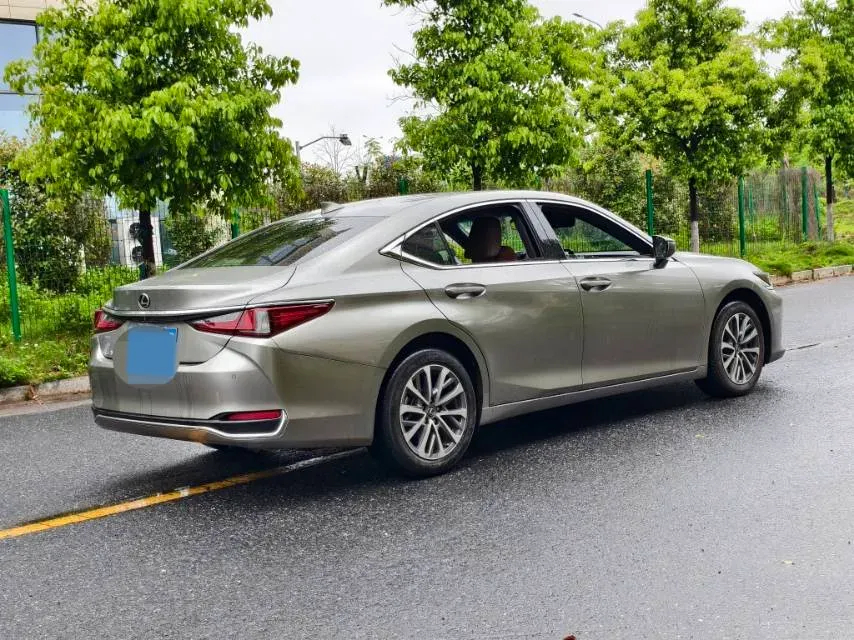 2024 Lexus ES 2.0L 173HP L4 CVT,autocango,china used car exporter,china ev exporter,chinese used car exporter,chinese used ev exporter