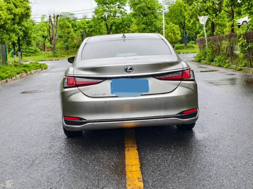 2024 Lexus ES 2.0L 173HP L4 CVT,autocango,china used car exporter,china ev exporter,chinese used car exporter,chinese used ev exporter