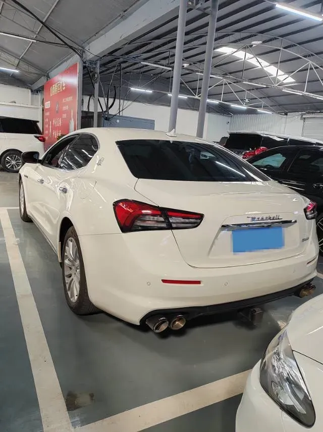 2021 Maserati Ghibli 2.0T 330HP L4 8AT,autocango,china used car exporter,china ev exporter,chinese used car exporter,chinese used ev exporter