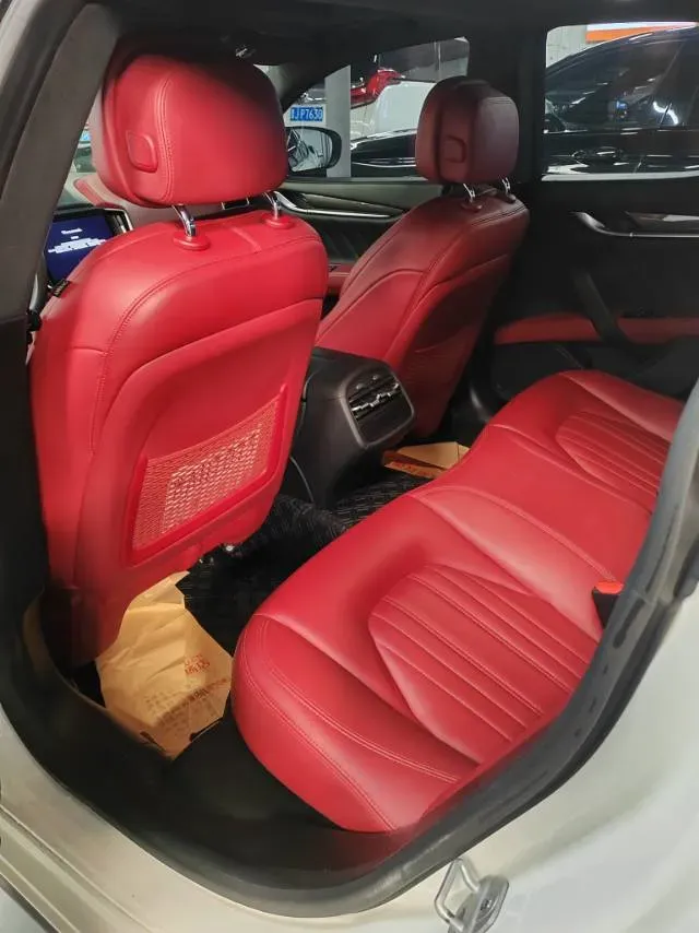 2021 Maserati Ghibli 2.0T 330HP L4 8AT,autocango,china used car exporter,china ev exporter,chinese used car exporter,chinese used ev exporter
