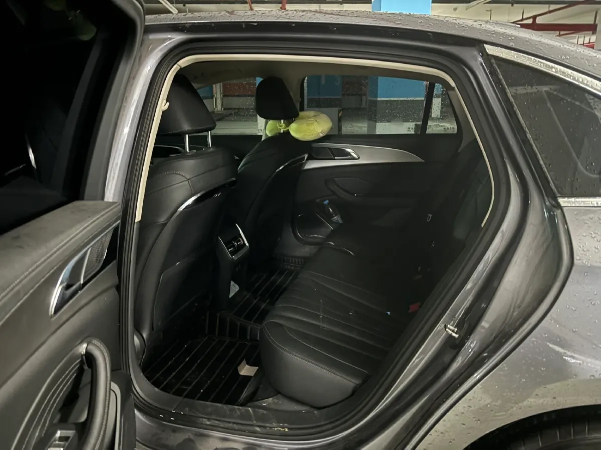 2023 HongQi H5 2.0T 224HP L4 8AT,autocango,china used car exporter,china ev exporter,chinese used car exporter,chinese used ev exporter