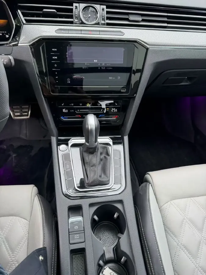 2023 Volkswagen Magotan 2.0T 186HP L4 7DCT,autocango,china used car exporter,china ev exporter,chinese used car exporter,chinese used ev exporter