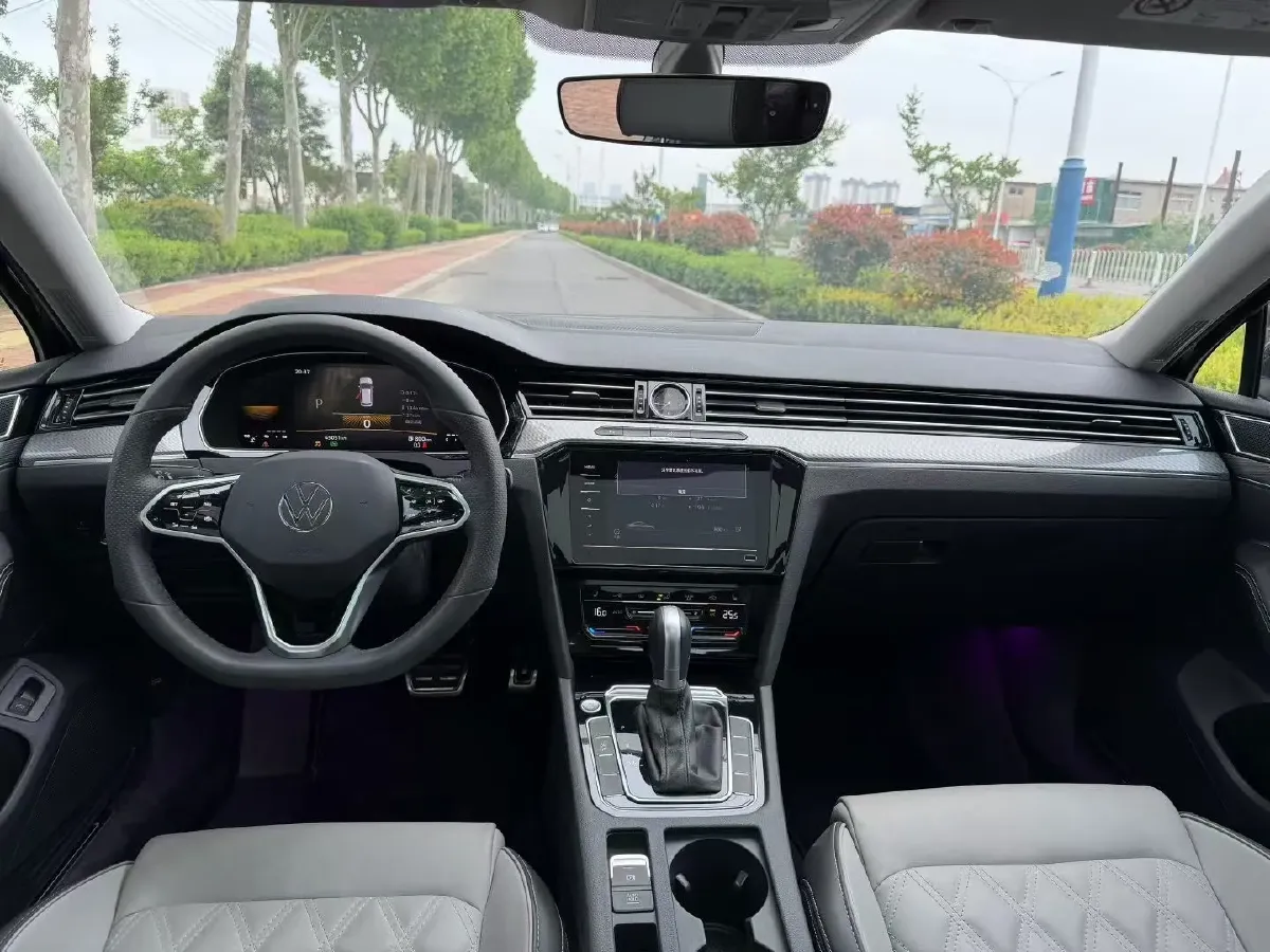 2023 Volkswagen Magotan 2.0T 186HP L4 7DCT,autocango,china used car exporter,china ev exporter,chinese used car exporter,chinese used ev exporter