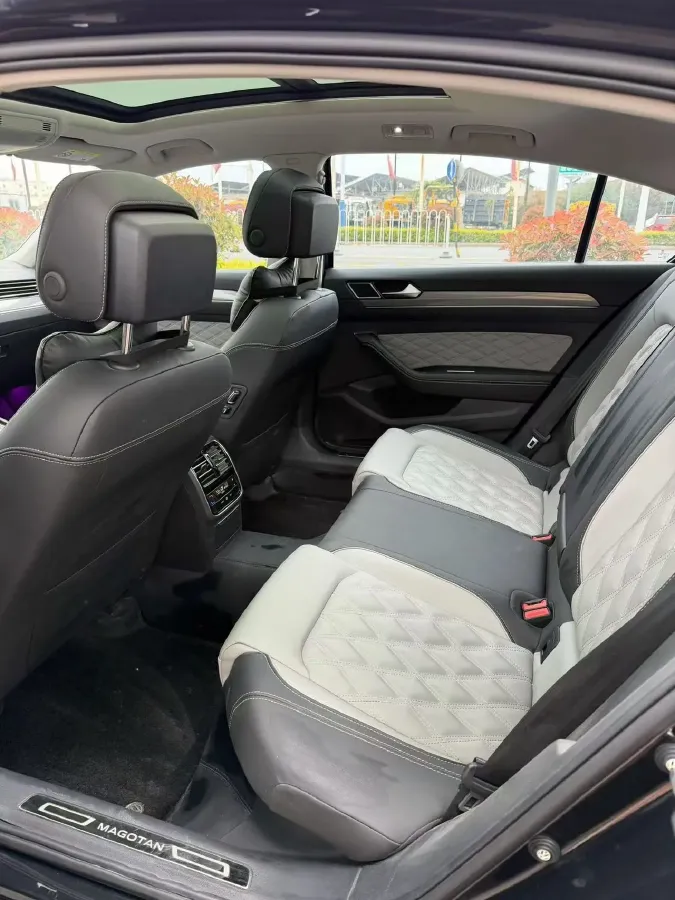 2023 Volkswagen Magotan 2.0T 186HP L4 7DCT,autocango,china used car exporter,china ev exporter,chinese used car exporter,chinese used ev exporter