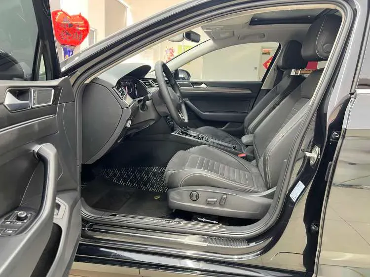 2020 Volkswagen Magotan 2.0T 186HP L4 7DCT,autocango,china used car exporter,china ev exporter,chinese used car exporter,chinese used ev exporter