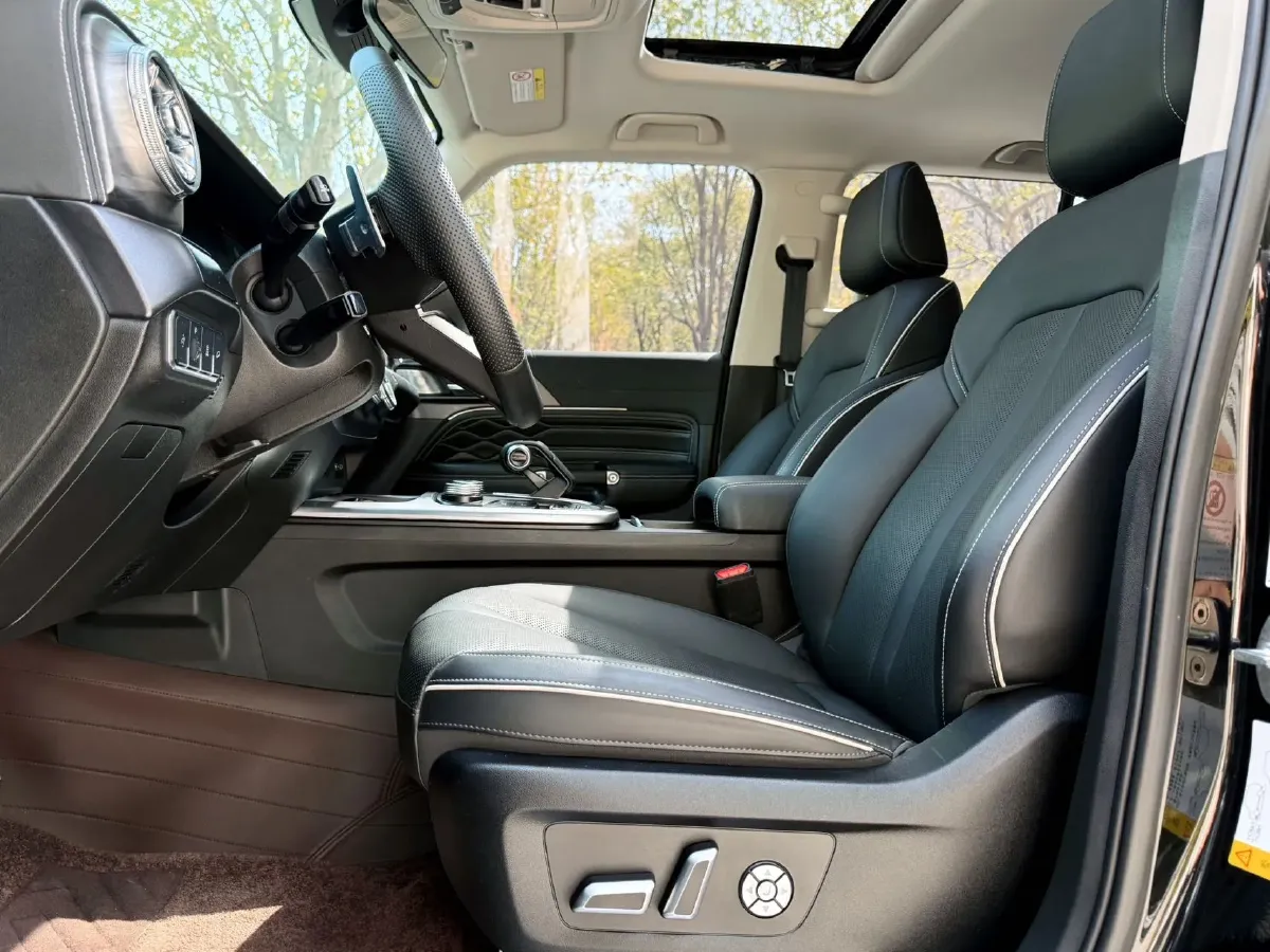 2021 Tank 300 2.0T 227HP L4 8AT,autocango,china used car exporter,china ev exporter,chinese used car exporter,chinese used ev exporter