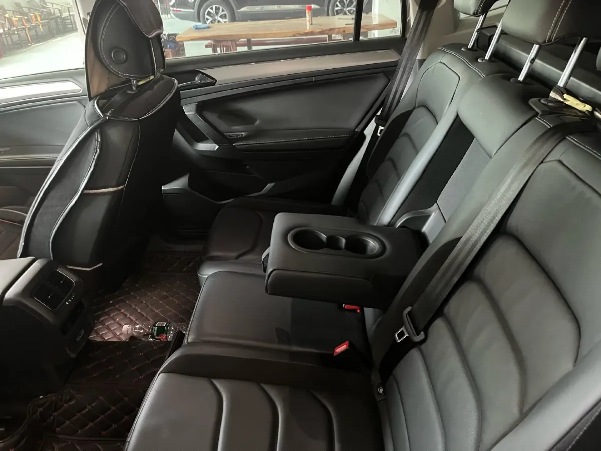 2018 Volkswagen Tiguan L 2.0T 186HP L4 7DCT,autocango,china used car exporter,china ev exporter,chinese used car exporter,chinese used ev exporter