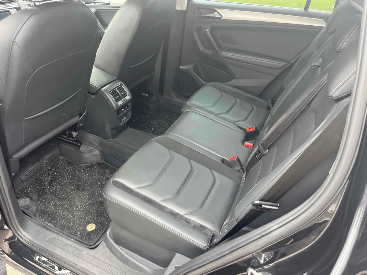 2018 Volkswagen Tiguan L 2.0T 186HP L4 7DCT,autocango,china used car exporter,china ev exporter,chinese used car exporter,chinese used ev exporter