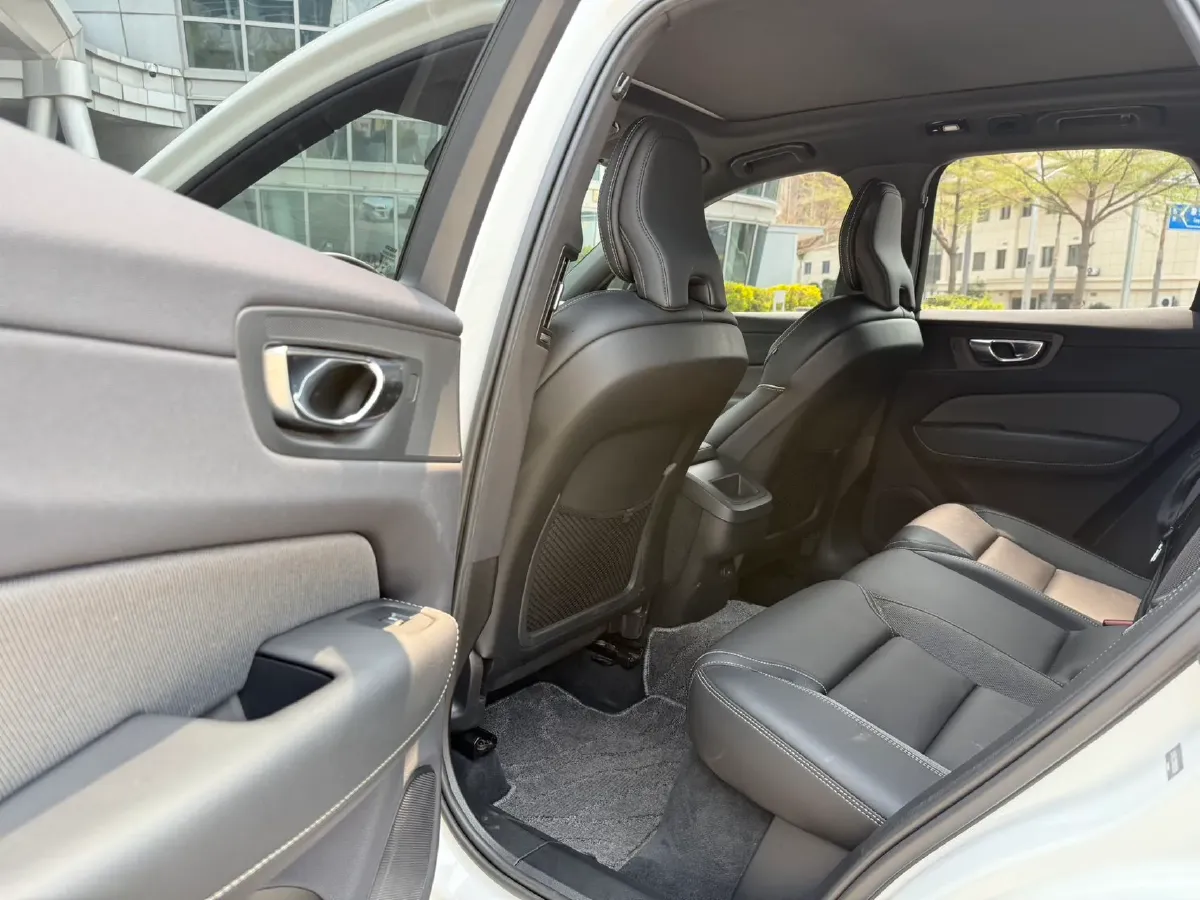 2022 Volvo XC60 2.0T 250HP L4 8AT,autocango,china used car exporter,china ev exporter,chinese used car exporter,chinese used ev exporter