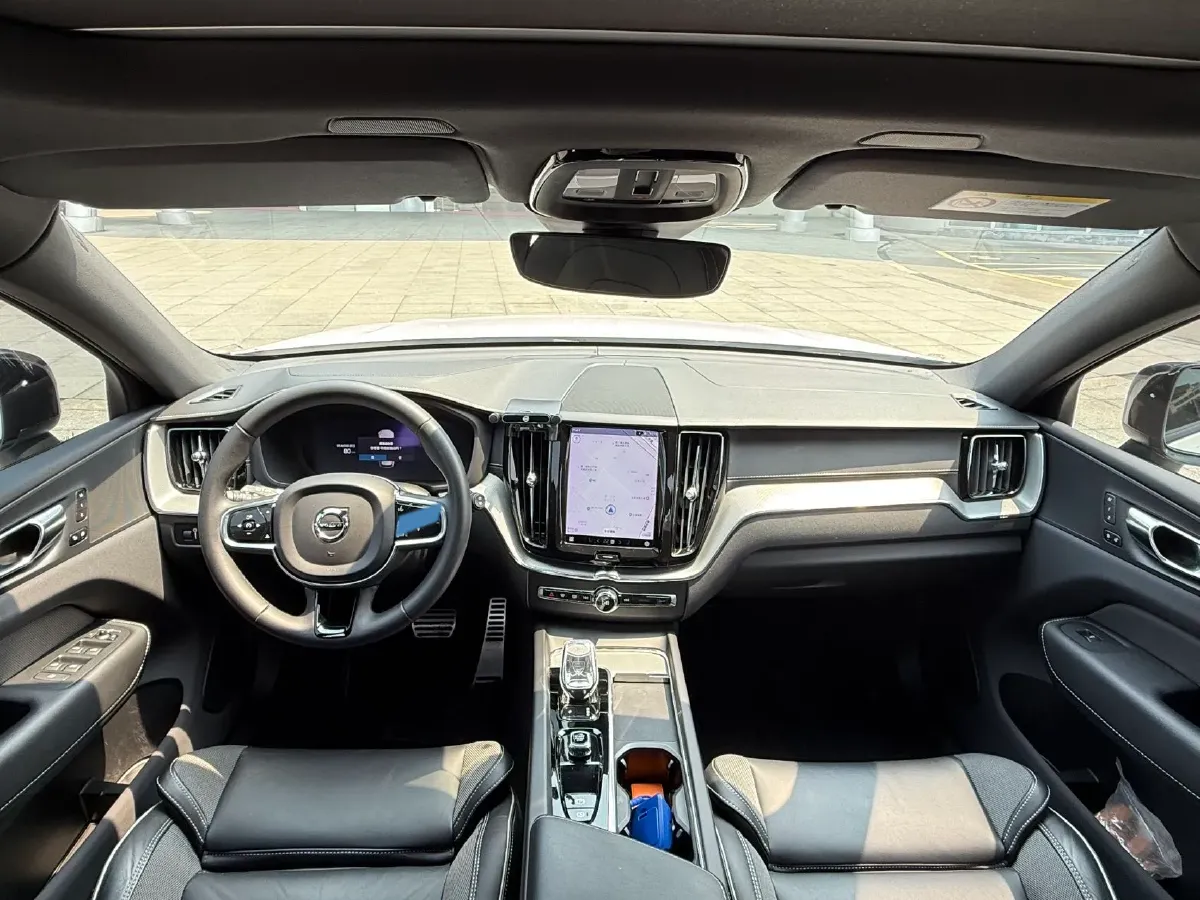 2022 Volvo XC60 2.0T 250HP L4 8AT,autocango,china used car exporter,china ev exporter,chinese used car exporter,chinese used ev exporter