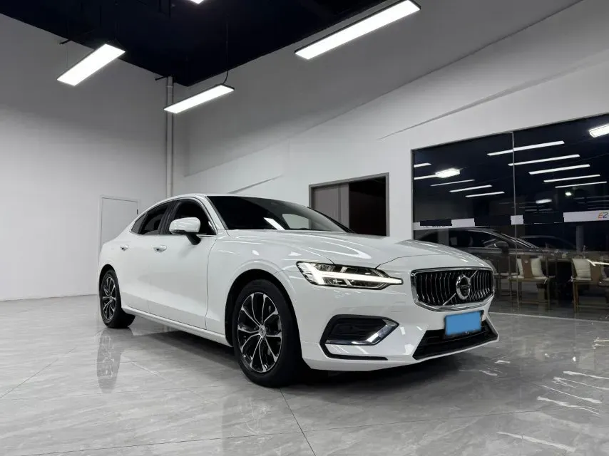 2021 Volvo S60 2.0T 190HP L4 8AT,autocango,china used car exporter,china ev exporter,chinese used car exporter,chinese used ev exporter