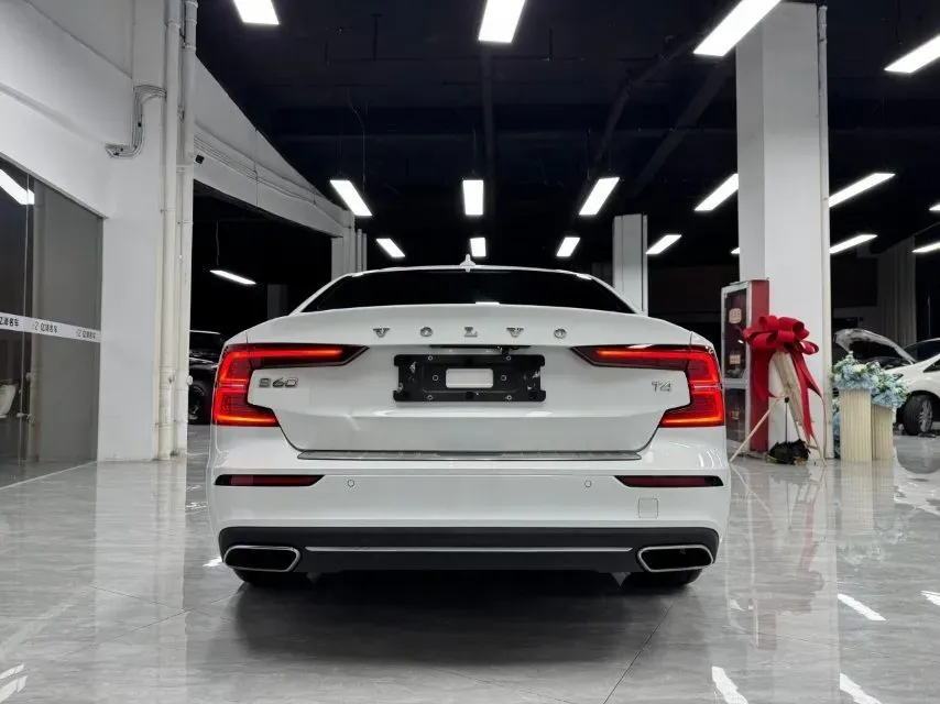 2021 Volvo S60 2.0T 190HP L4 8AT,autocango,china used car exporter,china ev exporter,chinese used car exporter,chinese used ev exporter