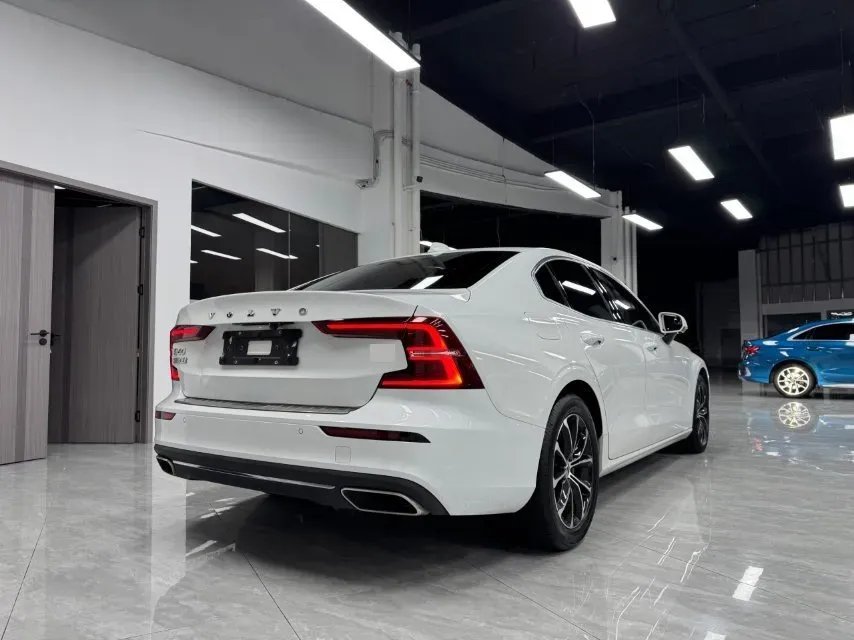 2021 Volvo S60 2.0T 190HP L4 8AT,autocango,china used car exporter,china ev exporter,chinese used car exporter,chinese used ev exporter