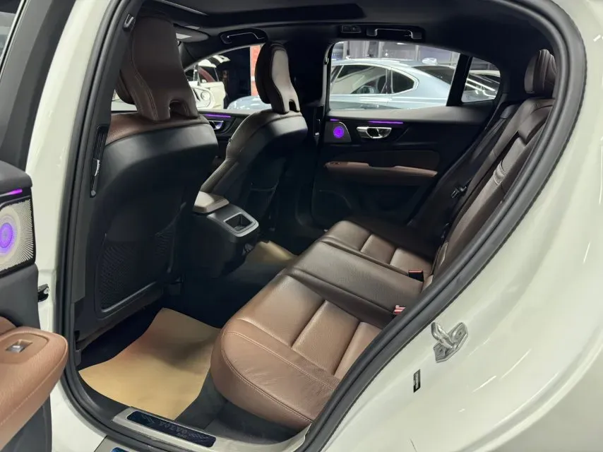 2021 Volvo S60 2.0T 190HP L4 8AT,autocango,china used car exporter,china ev exporter,chinese used car exporter,chinese used ev exporter