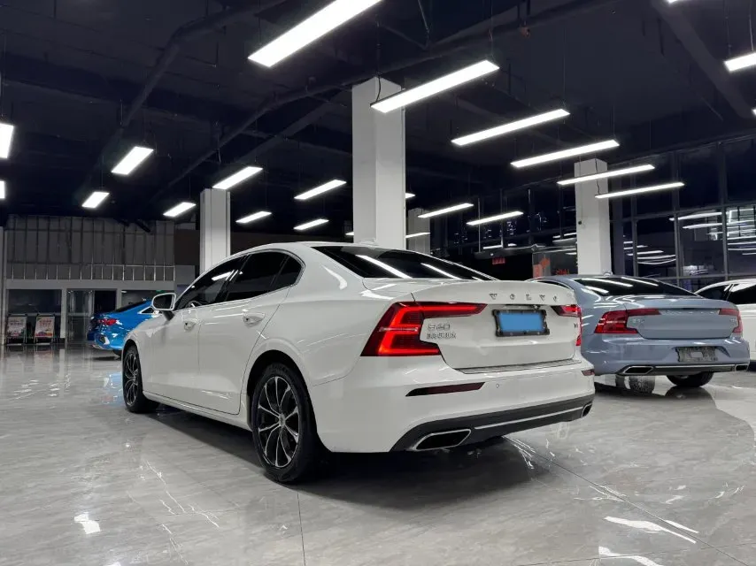 2021 Volvo S60 2.0T 190HP L4 8AT,autocango,china used car exporter,china ev exporter,chinese used car exporter,chinese used ev exporter