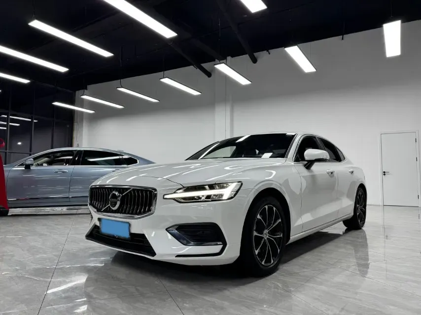 2021 Volvo S60 2.0T 190HP L4 8AT,autocango,china used car exporter,china ev exporter,chinese used car exporter,chinese used ev exporter